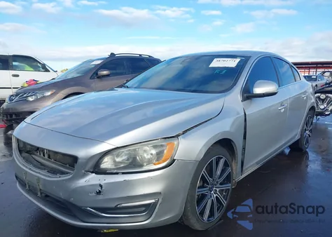 2014 Volvo S60 T5/T5 Platinum/T5 Premier/T5 Premier Plus z USA, uszkodzony, nr VIN YV1612FS2E1284271